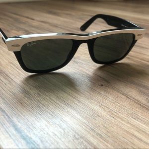 Black and White Wayfarer II Ray-Ban Sunnies